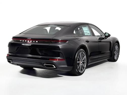 2025 Porsche Panamera 4