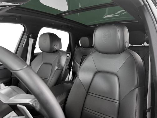 2022 Porsche Cayenne Platinum Edition