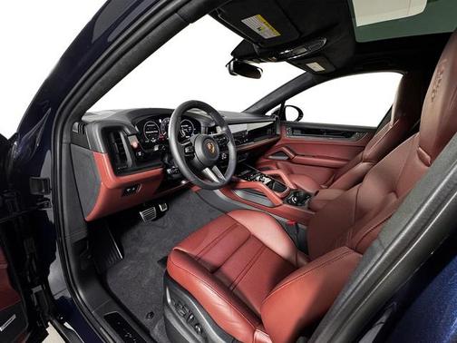 2025 Porsche Cayenne GTS