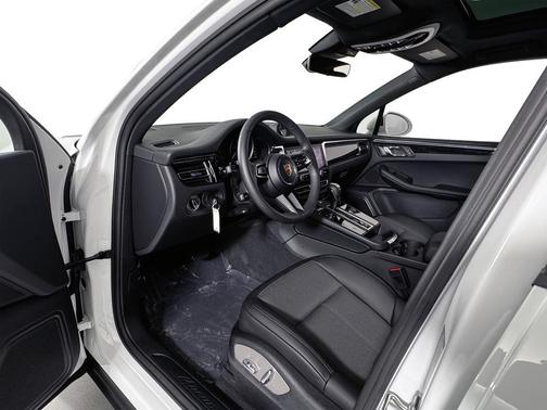 2025 Porsche Macan T