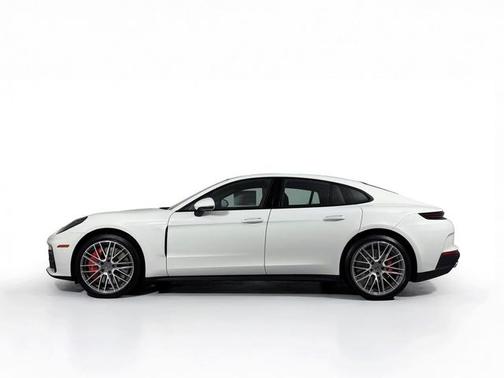 2026 Porsche Panamera 4