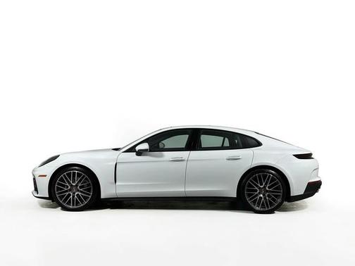 2026 Porsche Panamera 4
