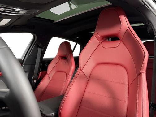 2026 Porsche Panamera 4