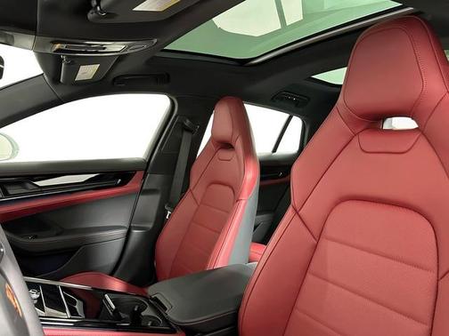 2026 Porsche Panamera 4