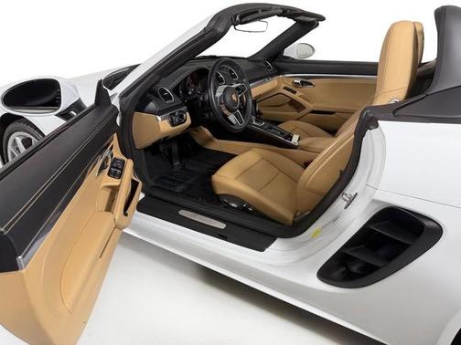 Carrara White Metallic 2019 Porsche 718 Boxster