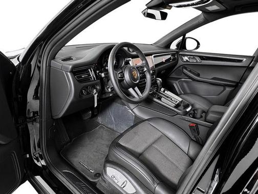 2025 Porsche Macan T