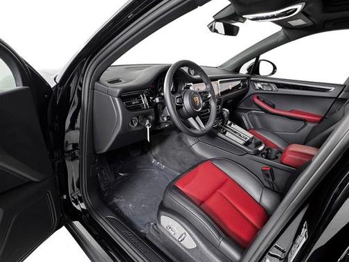 2025 Porsche Macan T