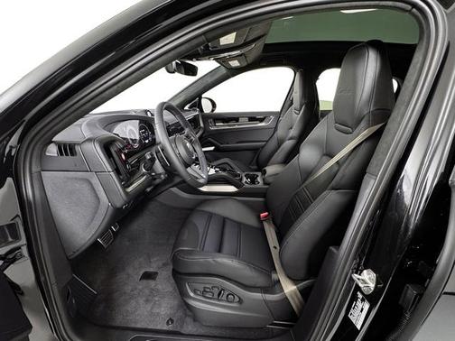 2025 Porsche Cayenne Turbo