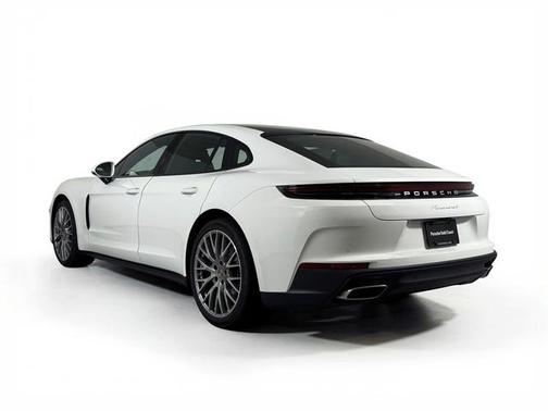 2026 Porsche Panamera 4
