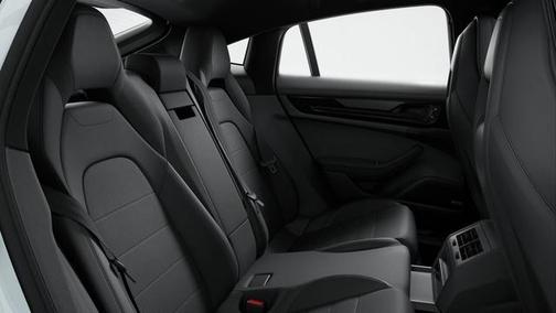 2026 Porsche Panamera 4