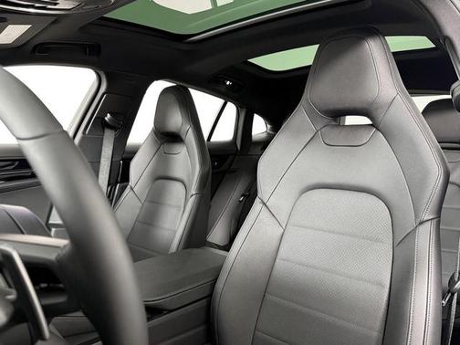 2026 Porsche Panamera 4