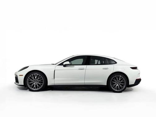 2026 Porsche Panamera 4