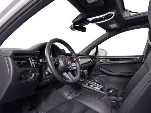 2025 Porsche Macan T