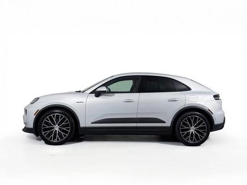 2025 Porsche Macan 4