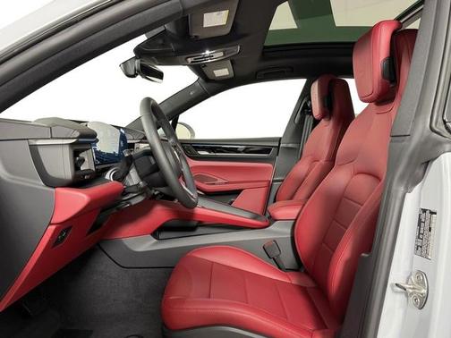 2025 Porsche Macan 4