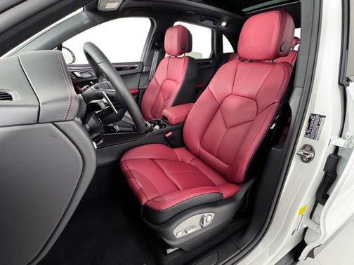 2025 Porsche Macan Macan T