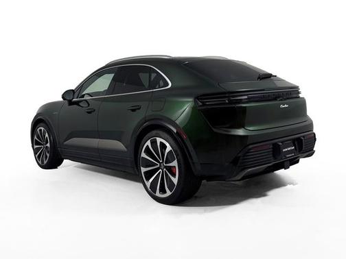 2024 Porsche Macan Turbo