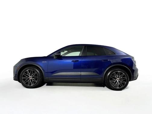 2025 Porsche Macan Turbo