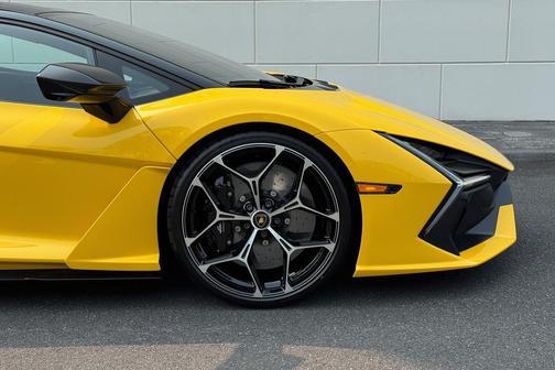 2024 Lamborghini Revuelto Base