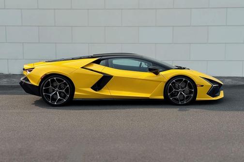 2024 Lamborghini Revuelto Base