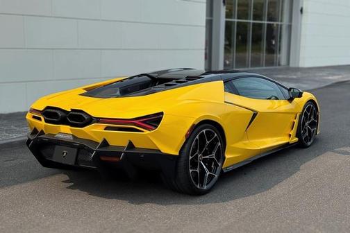 2024 Lamborghini Revuelto 