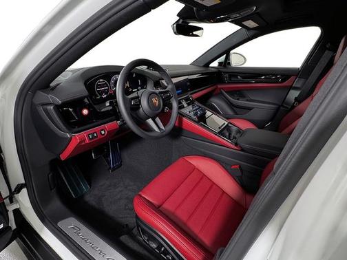 2025 Porsche Panamera 4