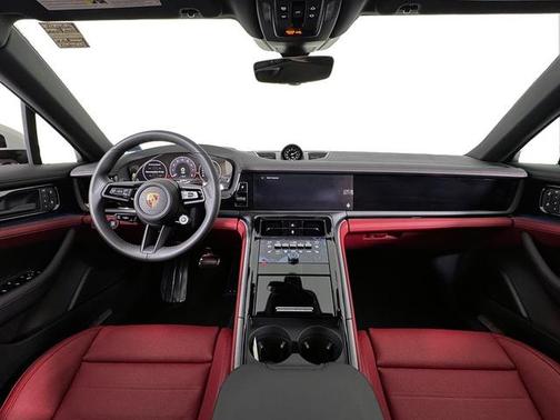 2025 Porsche Panamera 4