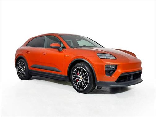 2025 Porsche Macan Base