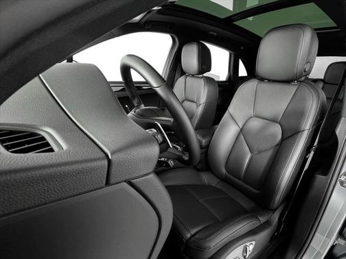 2022 Porsche Macan Base