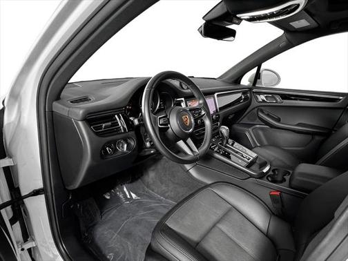 2023 Porsche Macan Base
