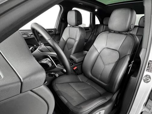 2023 Porsche Macan Base