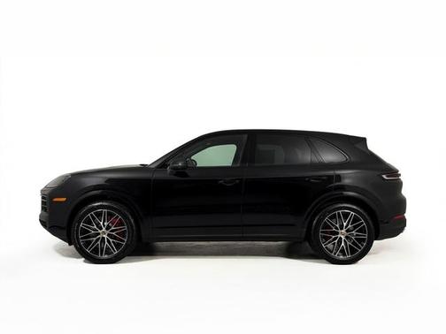 Chromite Black Metallic 2026 Porsche Cayenne S