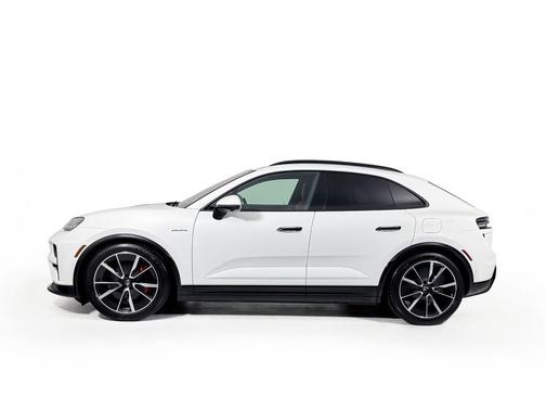 2025 Porsche Macan Turbo