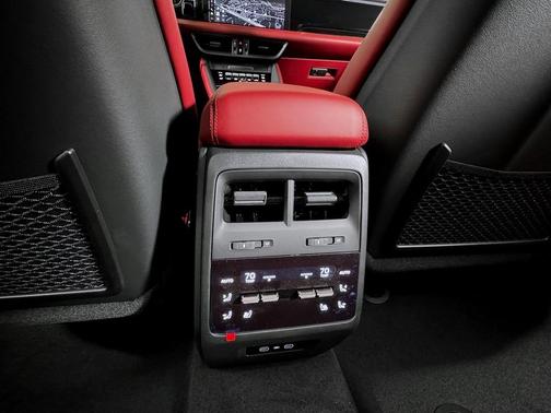 2025 Porsche Macan Turbo