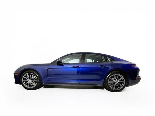 2025 Porsche Panamera 4