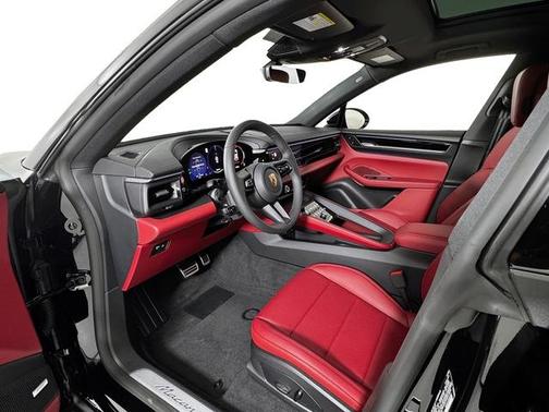 2025 Porsche Macan 4S