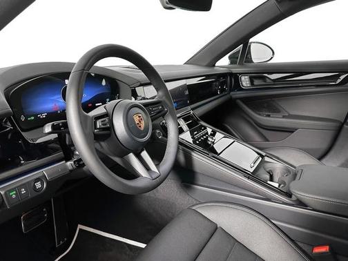 2026 Porsche Panamera 4