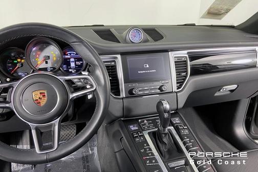 Photo 4 of 18 of 2018 Porsche Macan S