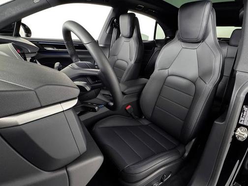 2025 Porsche Macan 4S