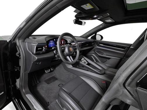 2025 Porsche Macan 4S