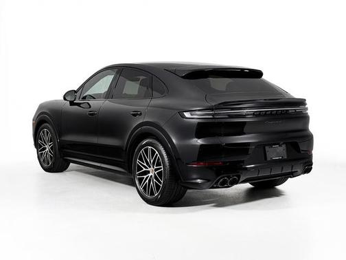 Chromite Black Metallic 2026 Porsche Cayenne GTS