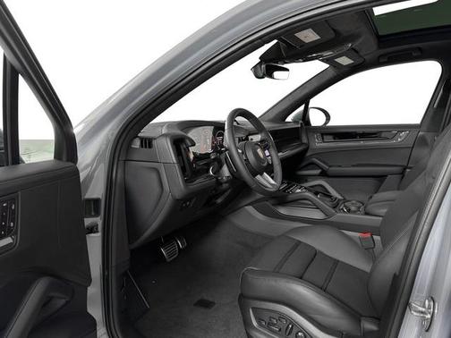 2025 Porsche Cayenne GTS