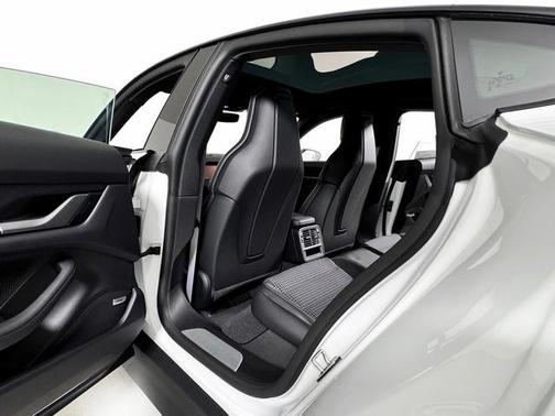 2025 Porsche Taycan Taycan