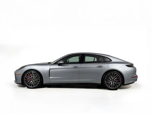 Dolomite Silver Metallic 2026 Porsche Panamera GTS