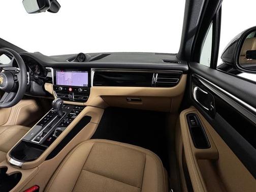 Volcano Grey Metallic 2026 Porsche Macan Macan