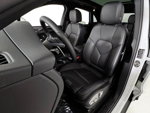 2025 Porsche Macan T