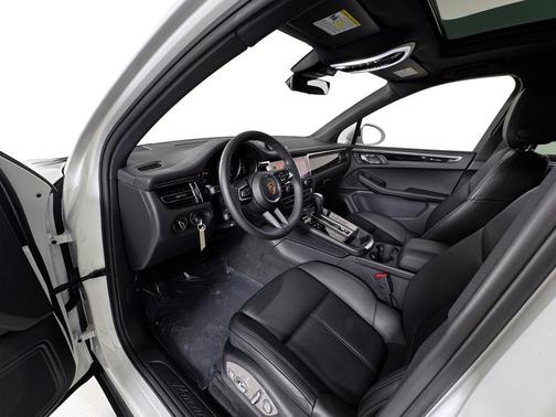 2025 Porsche Macan T