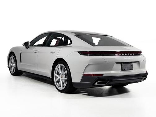 2025 Porsche Panamera 4