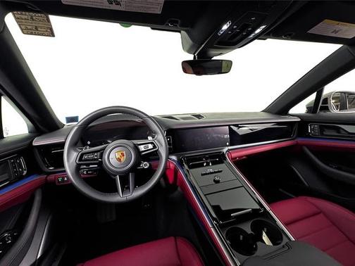2025 Porsche Panamera 4
