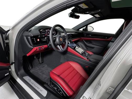 2025 Porsche Panamera 4